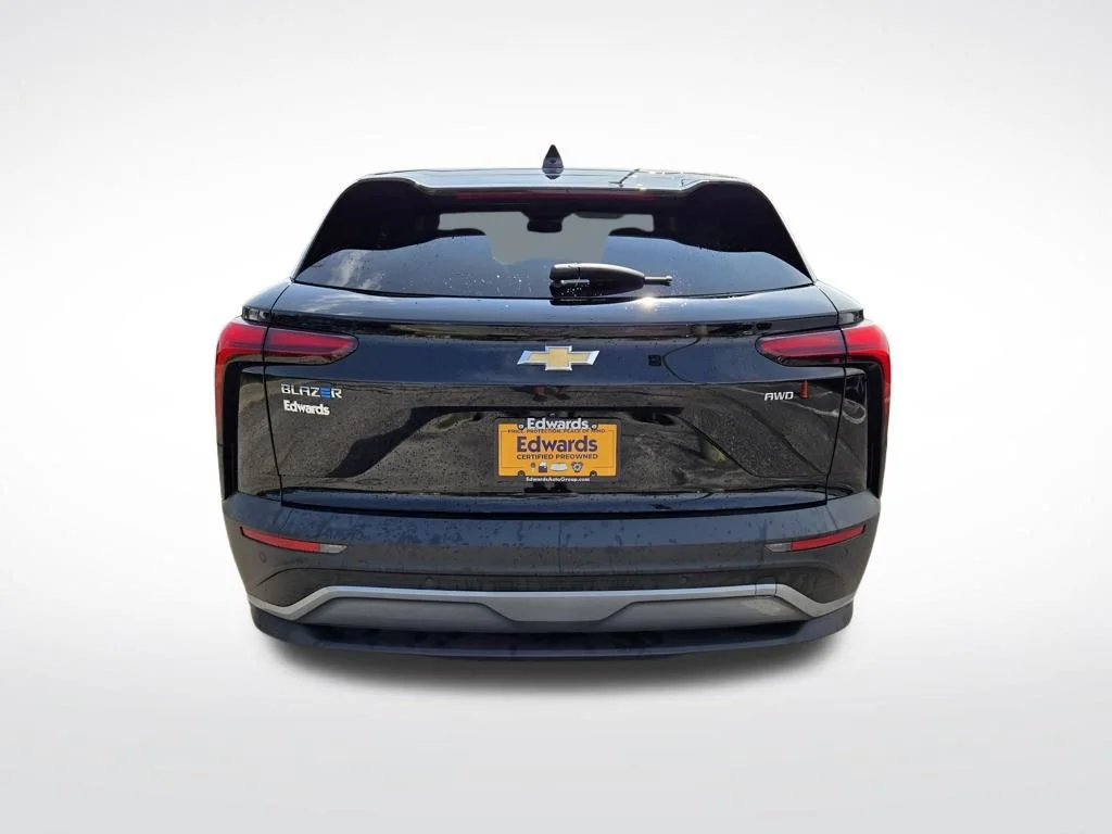 Used 2025 Black Chevrolet LT image 4