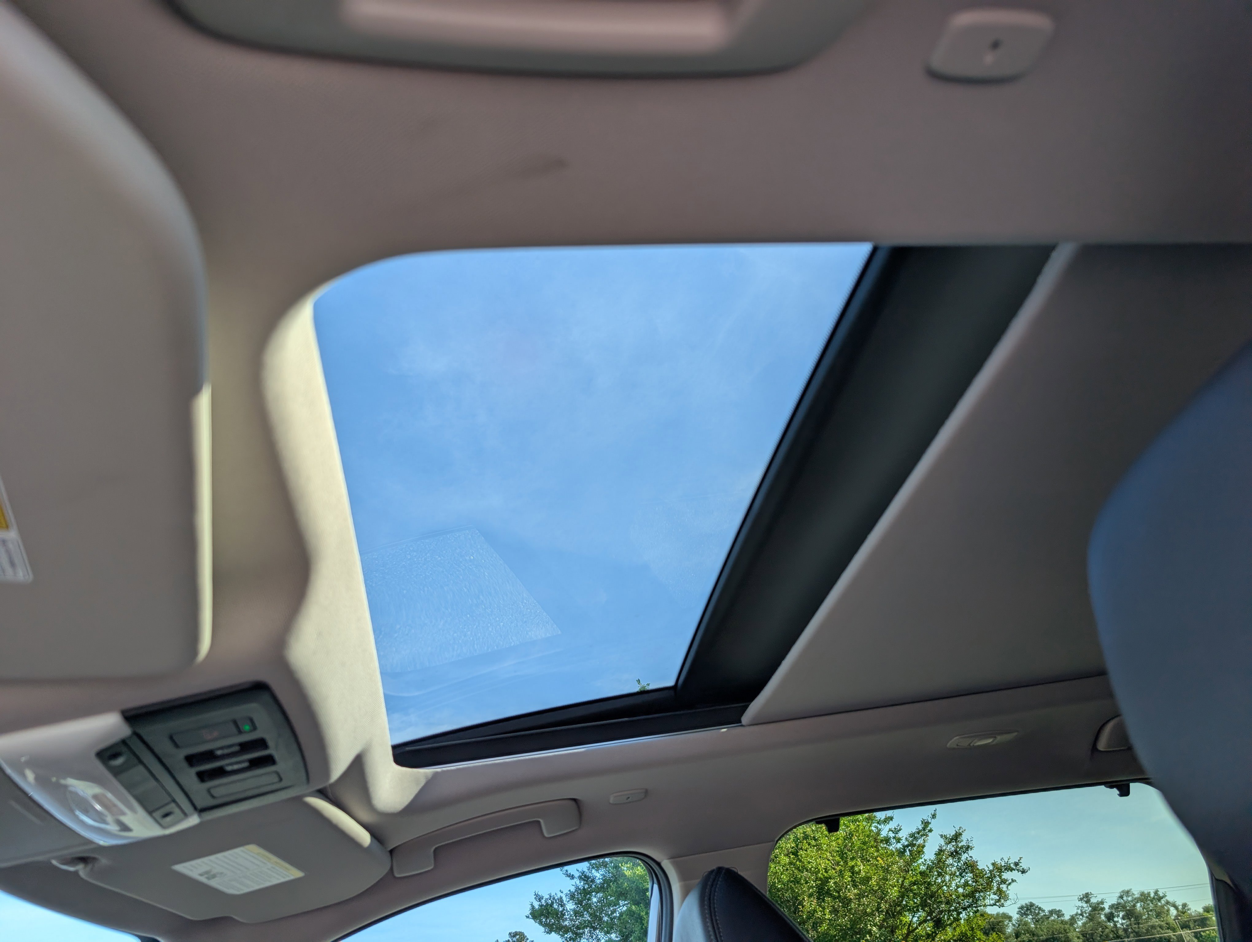 Used 2023 Gun Metallic Nissan SL image 17