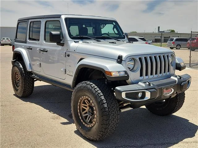 Used 2022 Silver Zynith Clearcoat Jeep Sahara 4x4 image 5