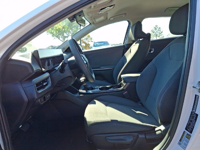 Used 2025 White Kia LXS image 16
