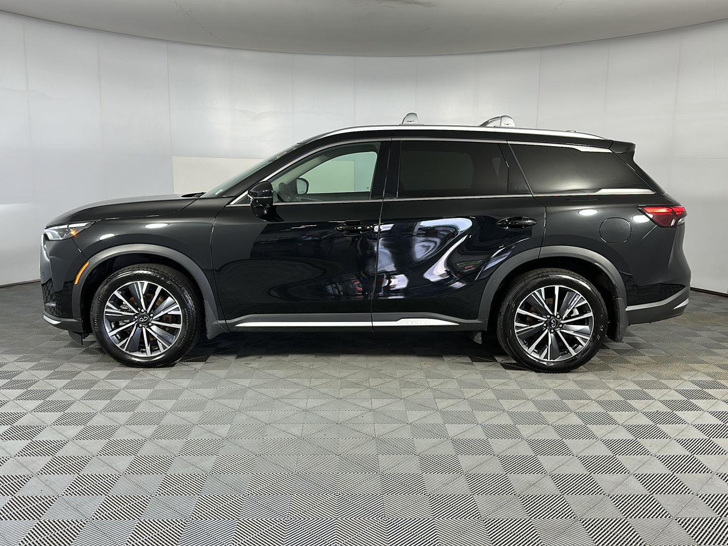 Used 2026 Mineral Black INFINITI LUXE image 23