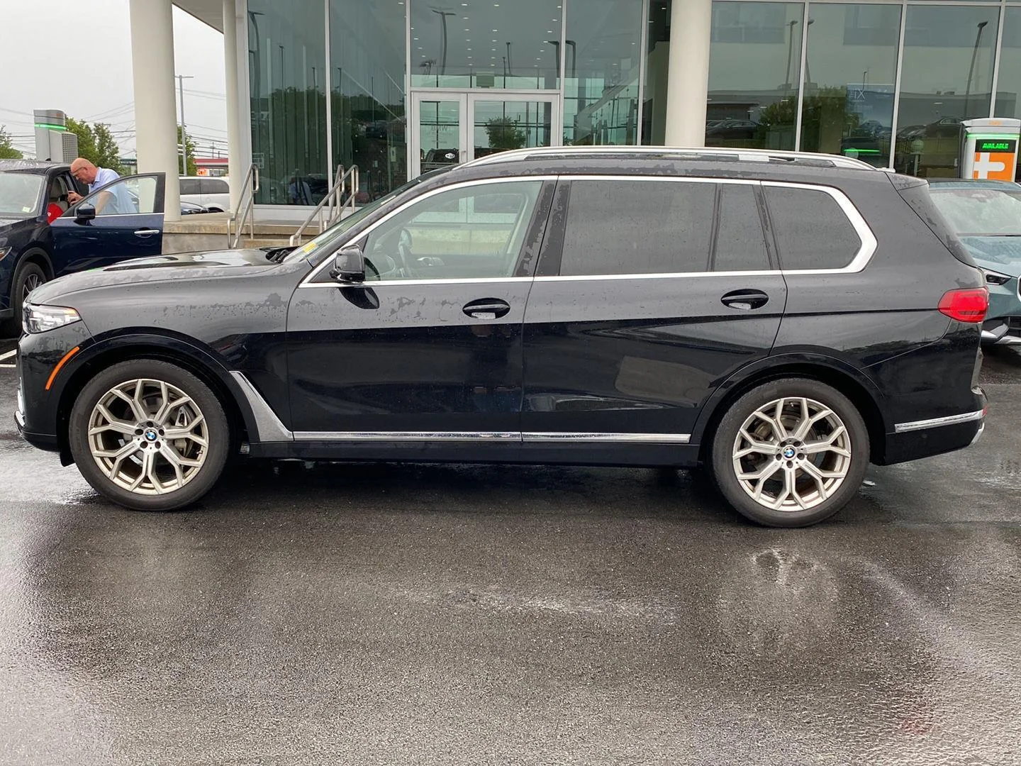 Used 2022 Black Sapphire Metallic BMW xDrive40i image 4