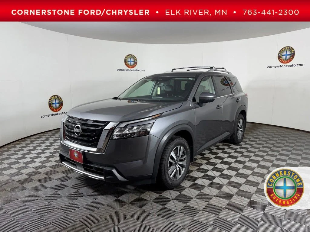 2023 Nissan Pathfinder SL 4WD's photo