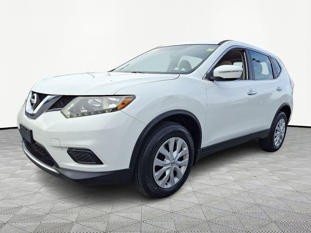 Used 2015 White Nissan S image 3