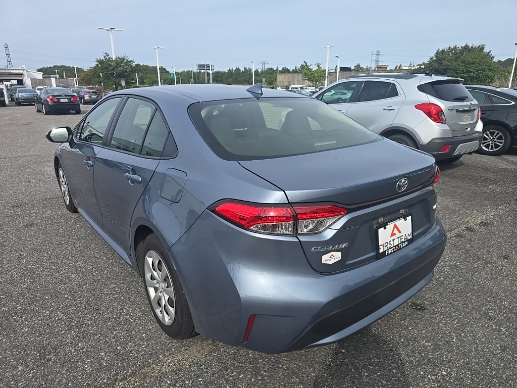 Used 2022  Toyota LE image 7