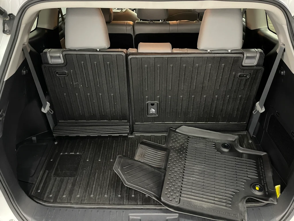 Used 2022 Beige Toyota XLE image 12