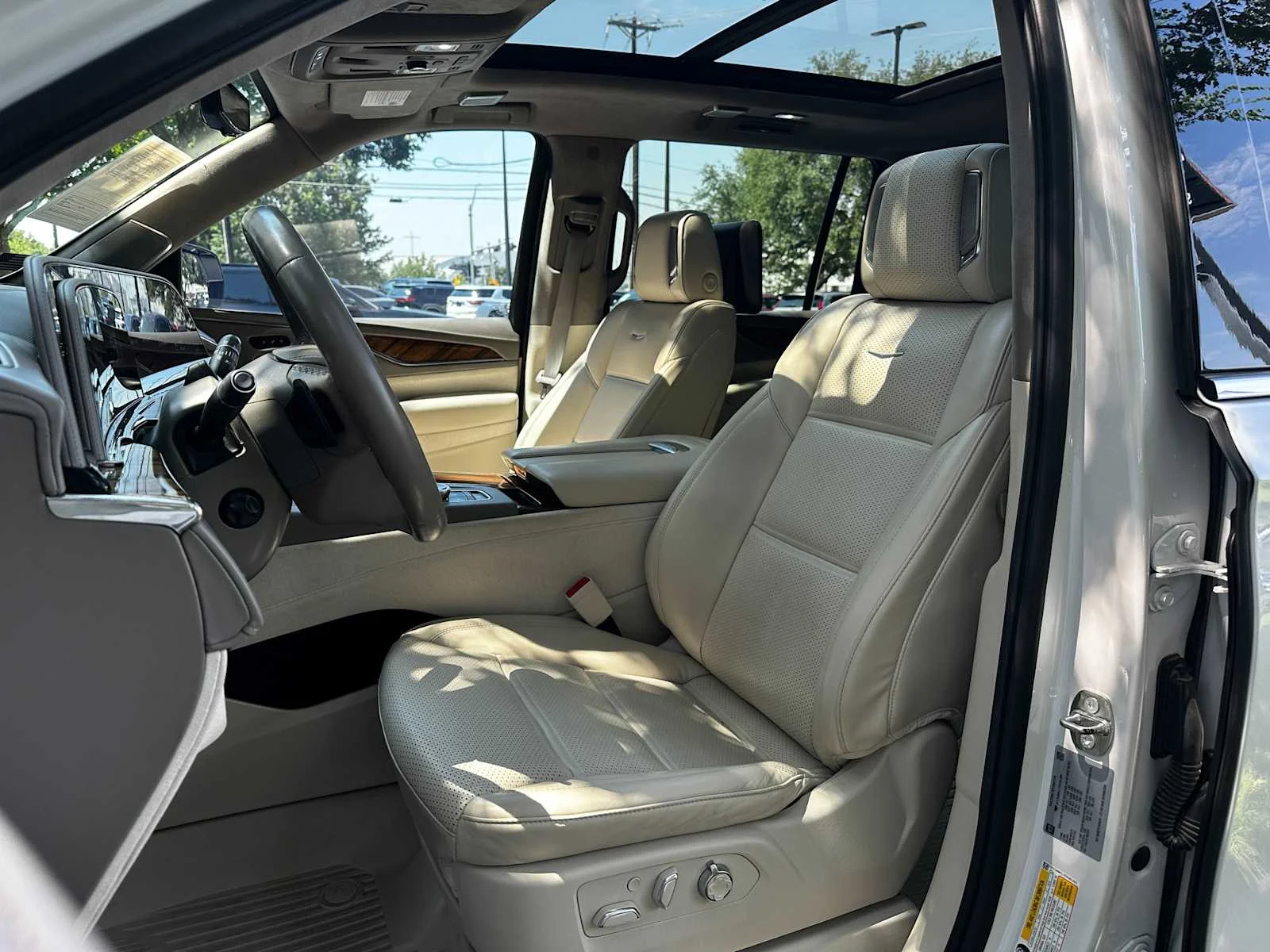 Used 2023 Crystal White Tricoat Cadillac Premium Luxury Platinum image 9
