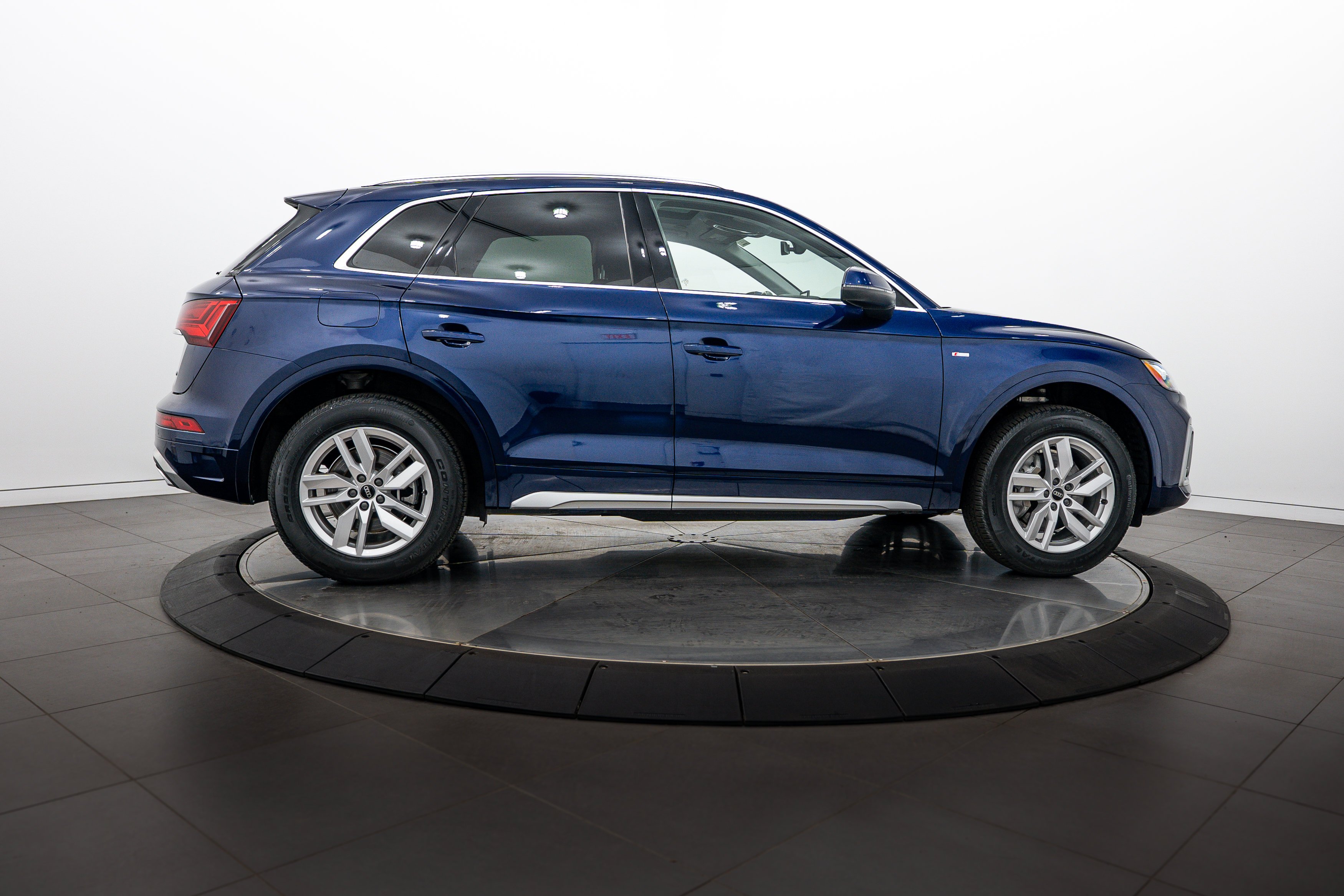 Certified Used 2023 Navarra Blue Metallic Audi S line Premium image 3