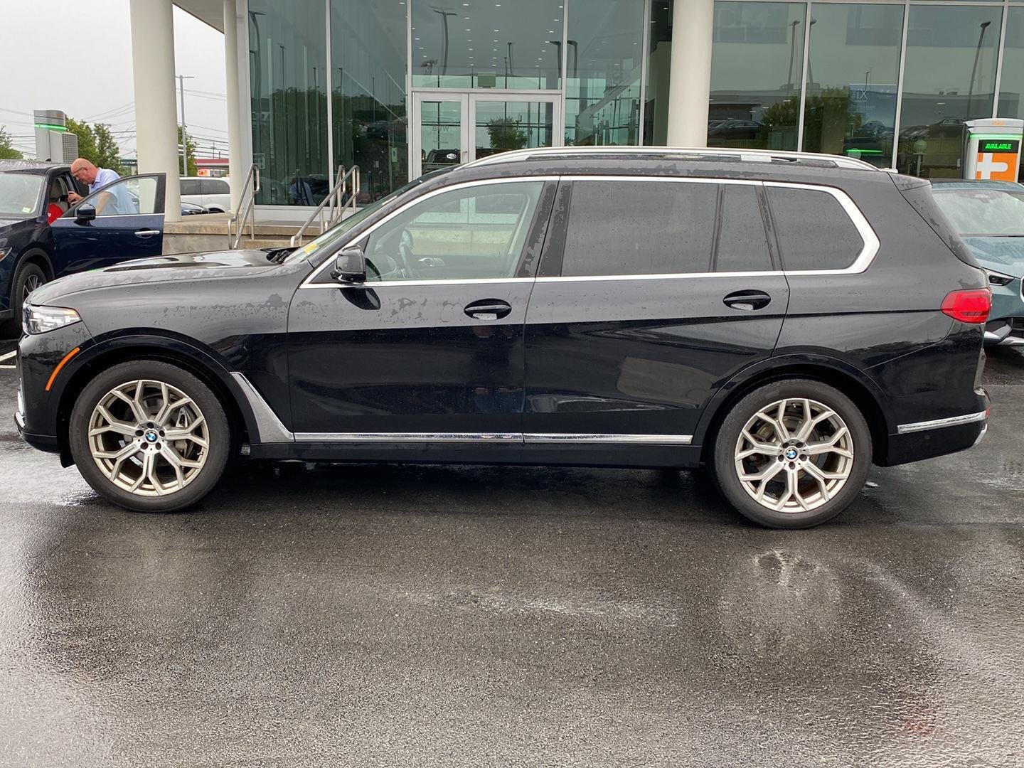 Used 2022 Black Sapphire Metallic BMW xDrive40i image 4