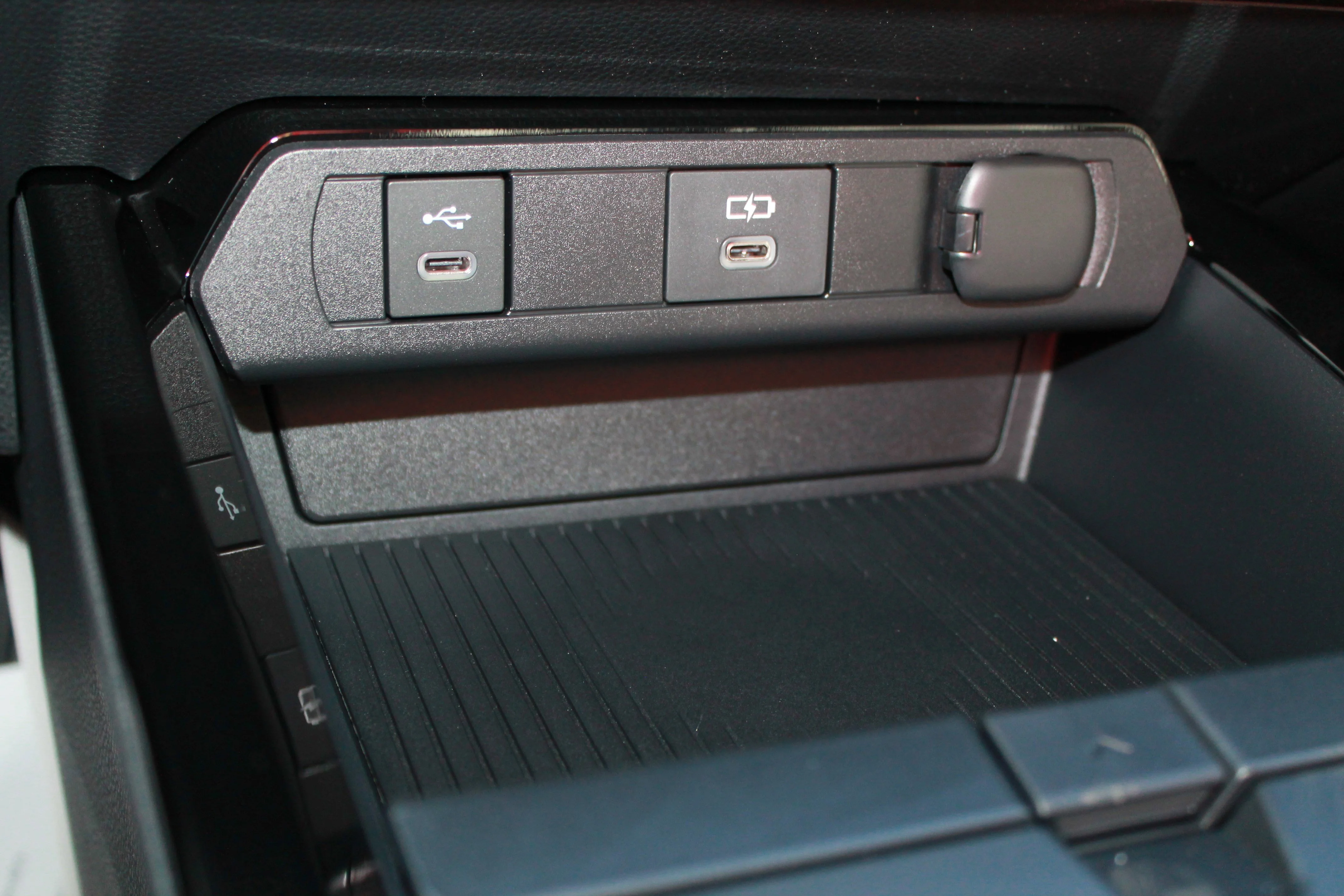 2026 Toyota Prius Nightshade - Photo 27