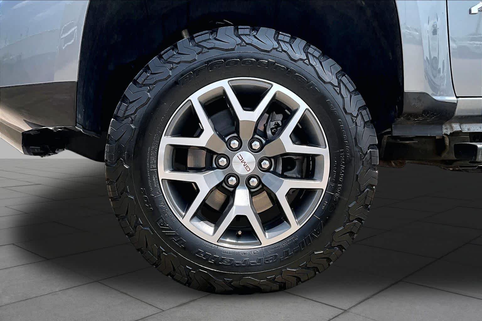 Used 2022 Satin Steel Metallic GMC 4WD AT4 w/Leather image 11