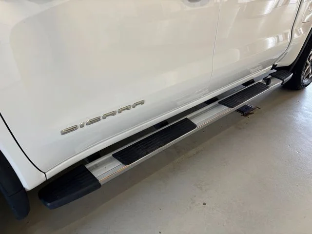 Used 2023 White GMC SLT image 26