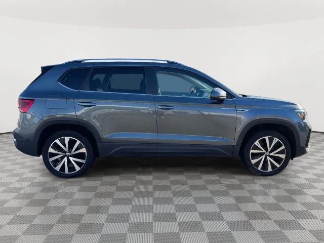 Used 2024 Blue Volkswagen 1.5T SE image 5