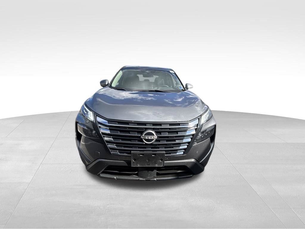 Used 2024 Gray Nissan SV image 9