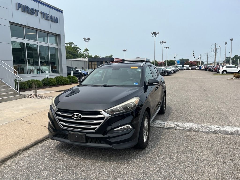Used 2017 Black Hyundai SE Plus image 7