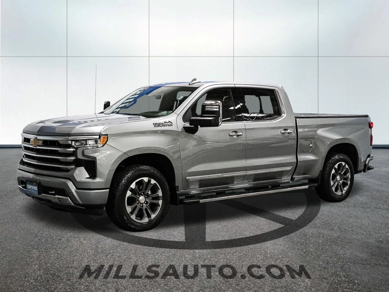 Used 2025 Chevrolet Silverado 1500 High Country with VIN 1GCUKJE82SZ135608 for sale in Baxter, Minnesota