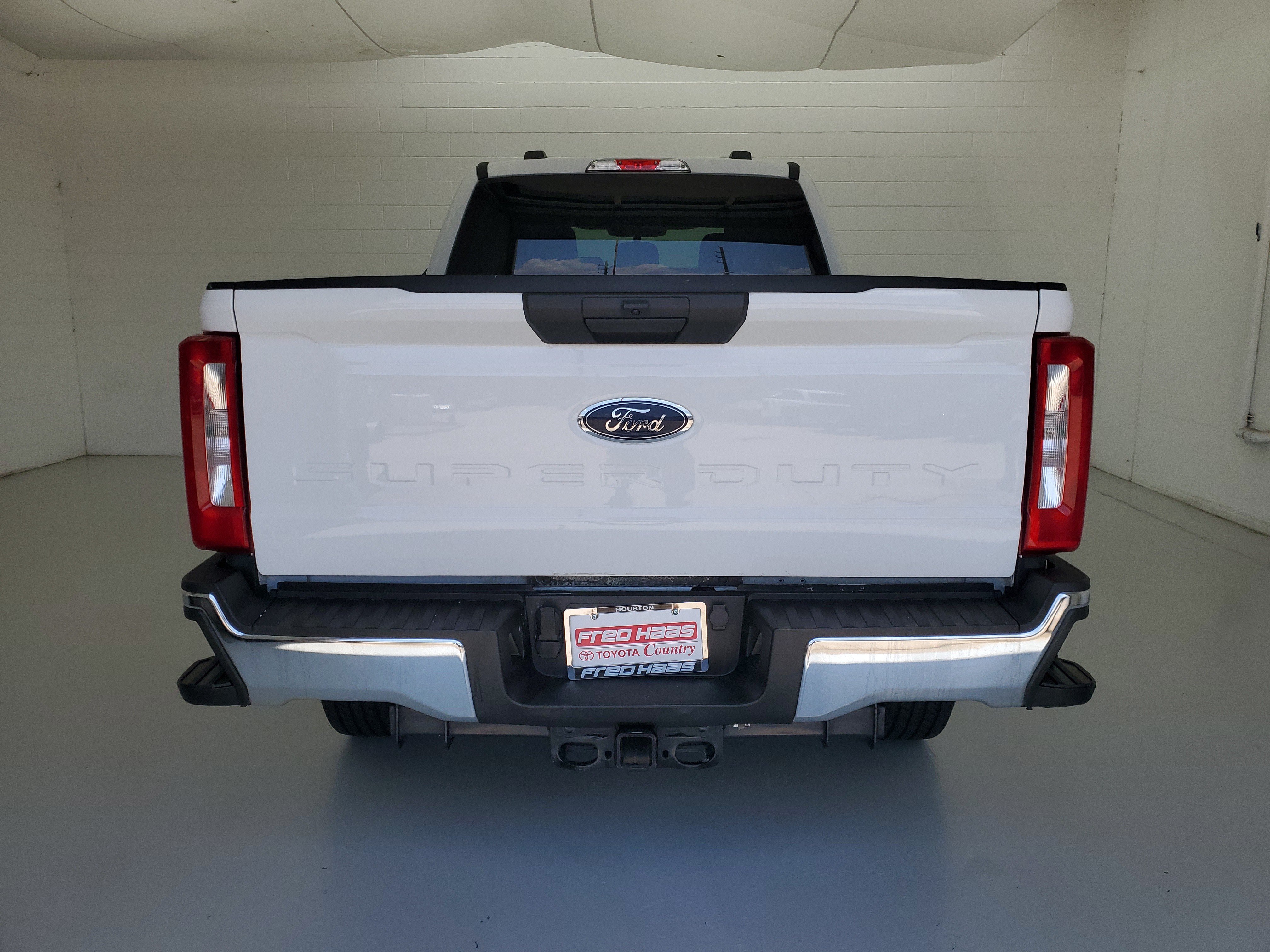 Used 2025 Oxford White Ford XLT image 6