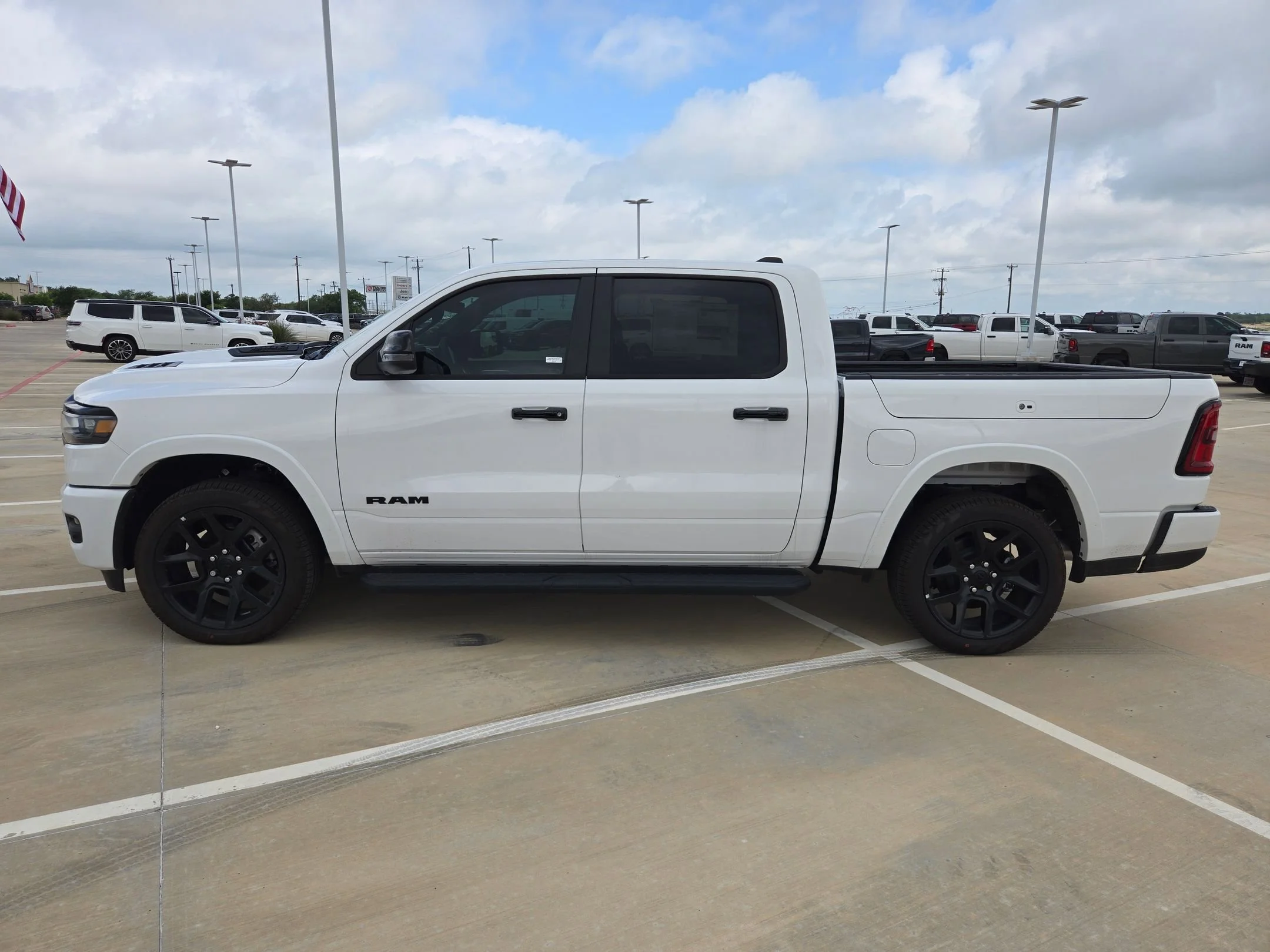 2026 RAM 1500 Laramie - Photo 6