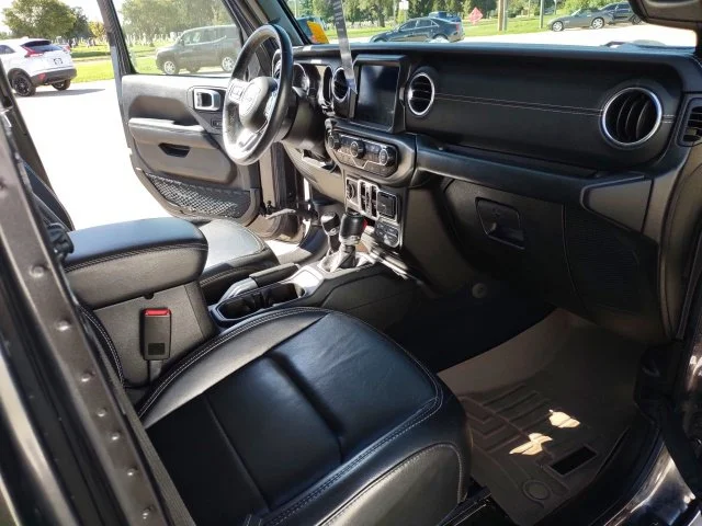 Certified Used 2019 Granite Crystal Clearcoat Metallic Jeep Unlimited Sahara image 26