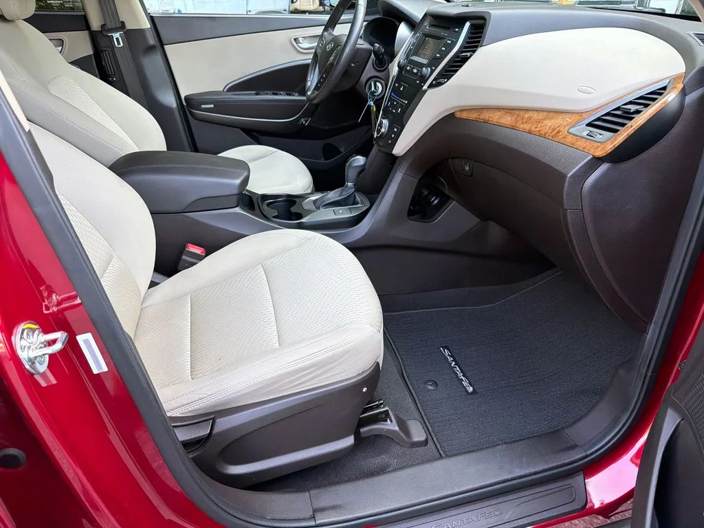Used 2014 Red Hyundai Base image 13