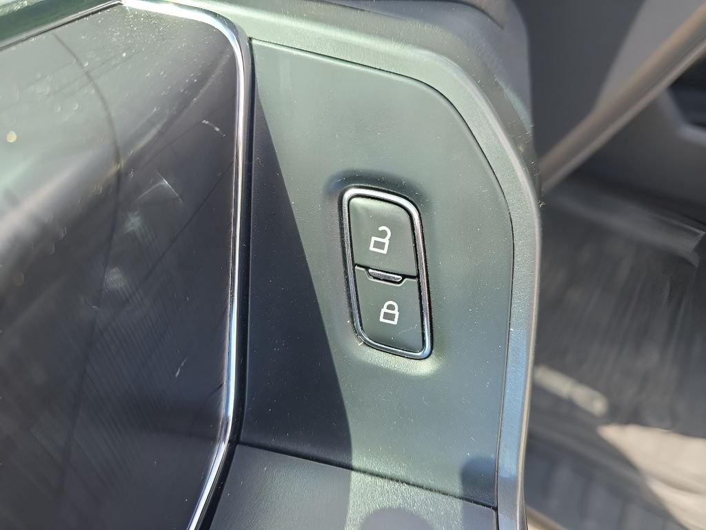 Used 2022 White Ford  image 36