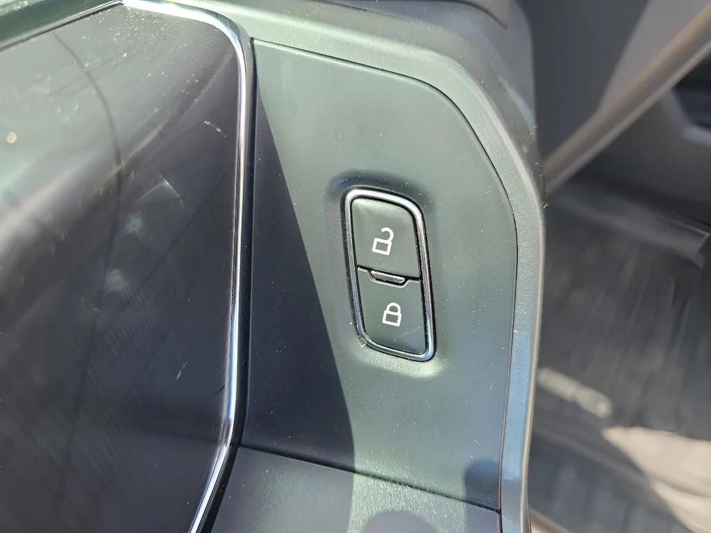 Used 2022 White Ford  image 36