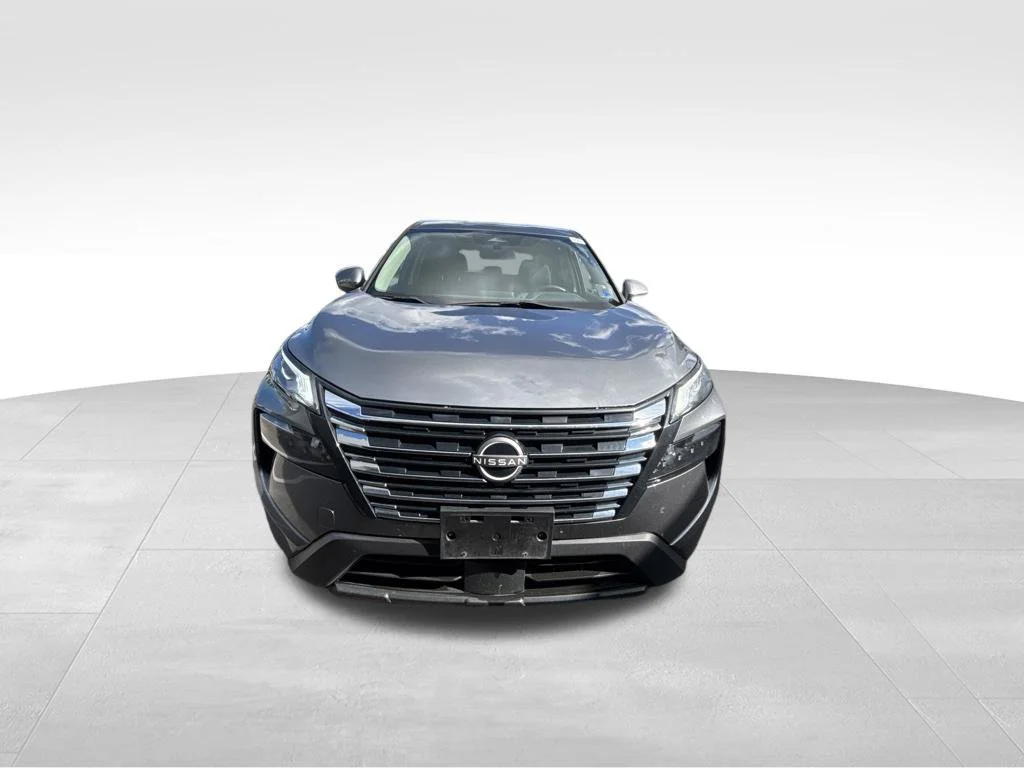 Used 2024 Gray Nissan SV image 9