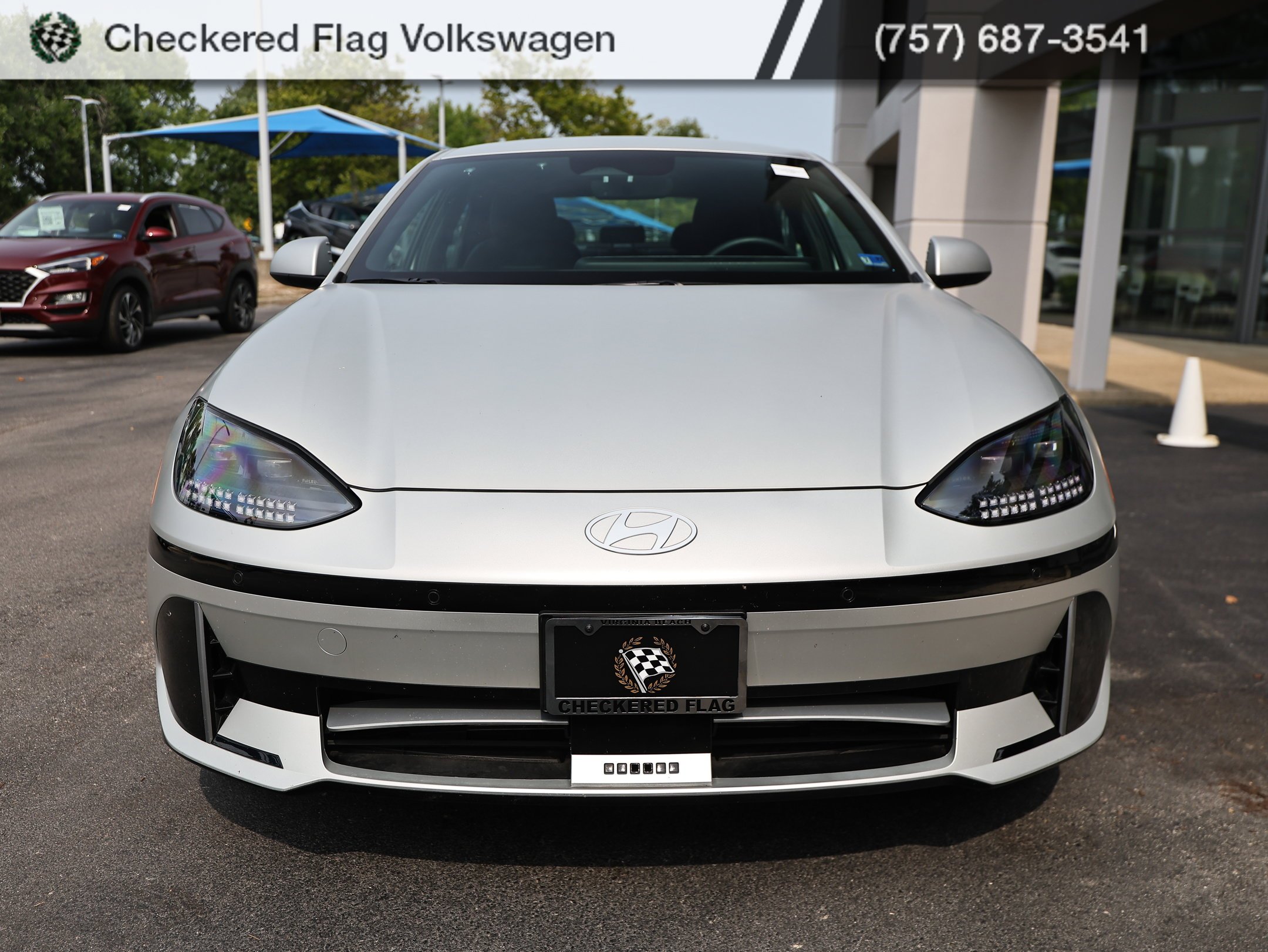 Used 2023 Gravity Gold Matte Hyundai SEL image 11