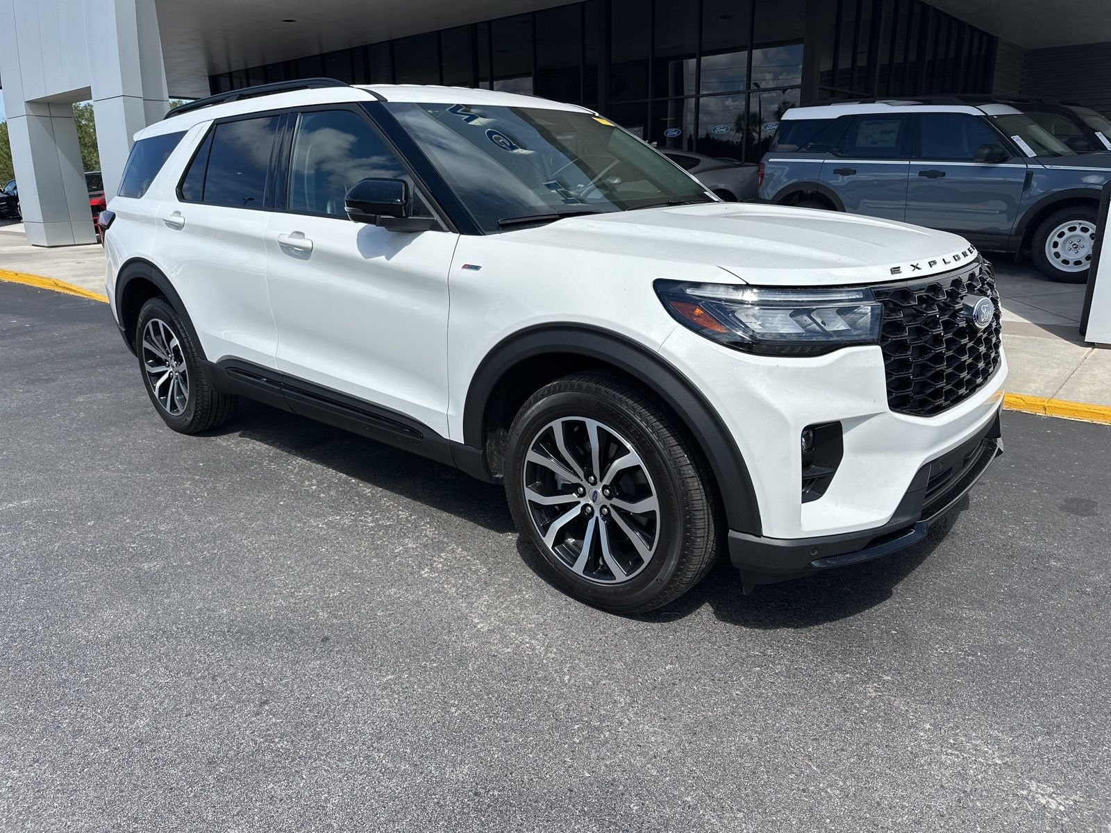 2025 Ford Explorer's photo