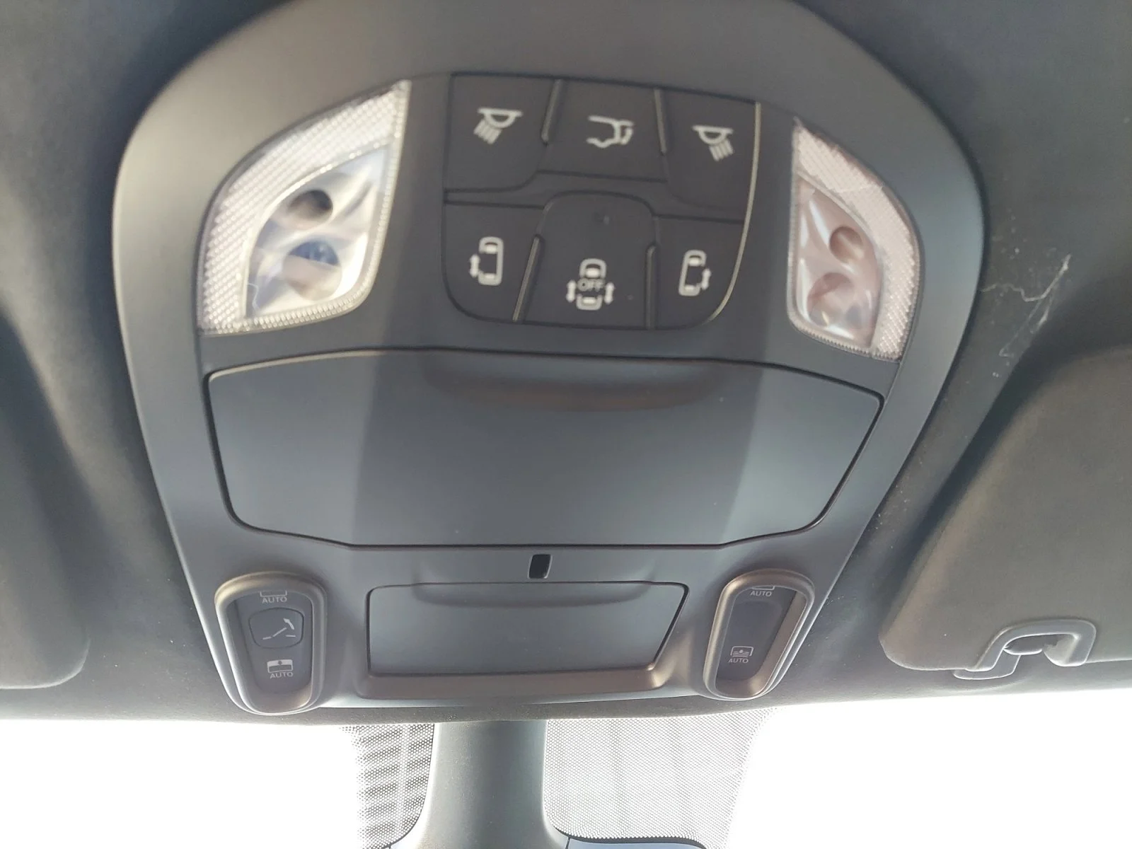 New 2026 Bright White Clearcoat Chrysler Pinnacle image 37