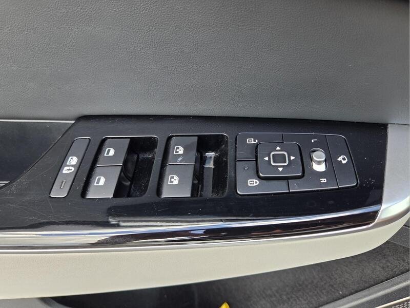 Used 2023 Snow White Pearl KIA GT-Line RWD image 23