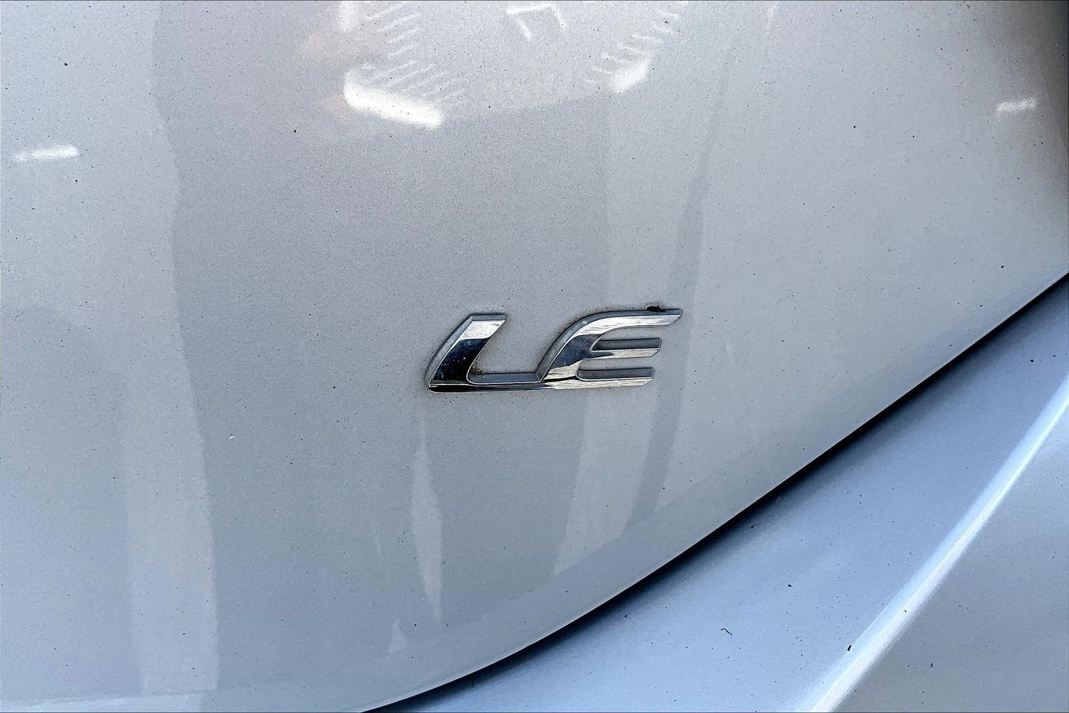 Used 2017 Silver Toyota LE image 22