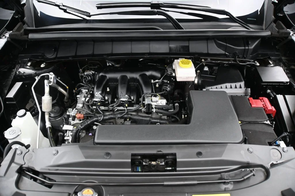 Used 2025 Super Black Nissan SV image 31