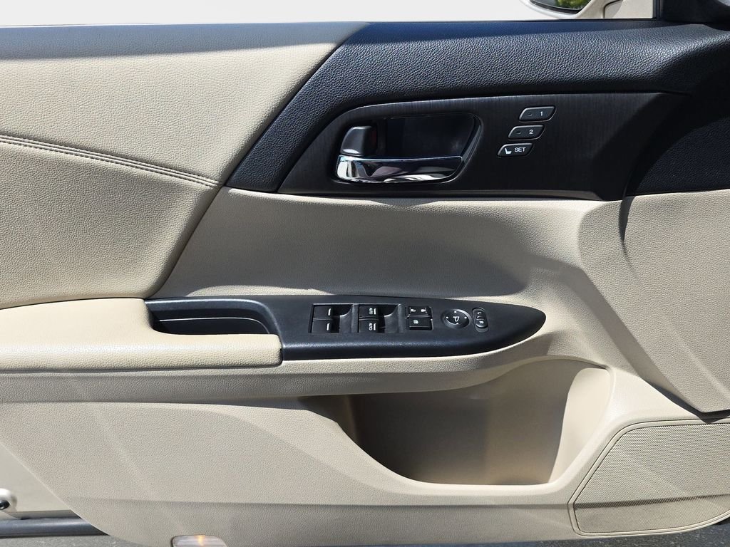 Used 2015  Honda EX-L image 20