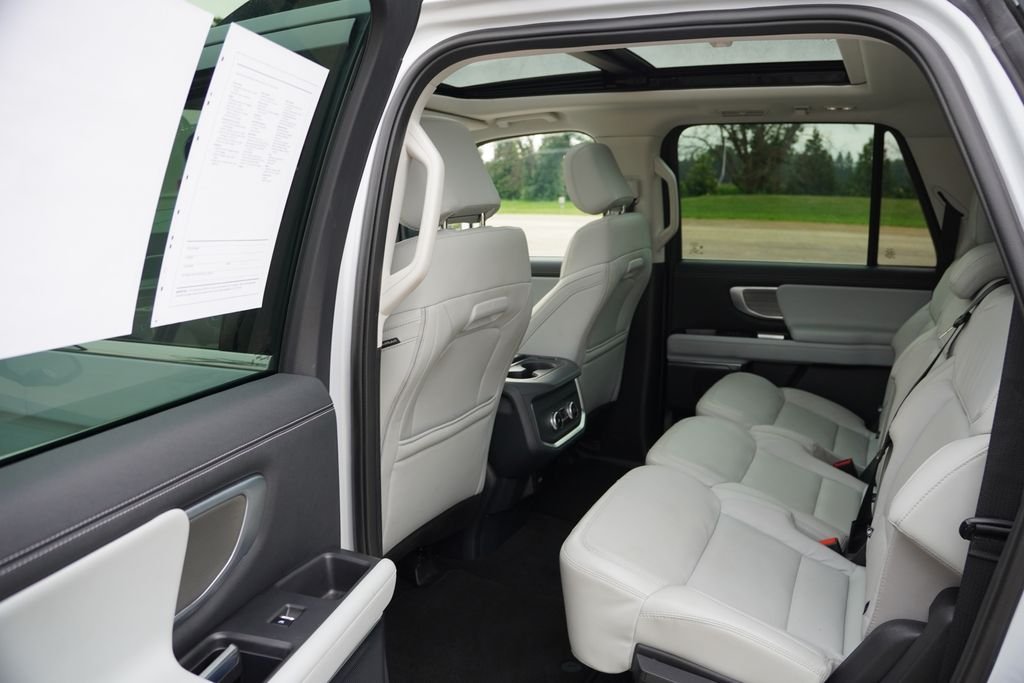 Used 2025 Silver Metallic Ford Platinum image 17