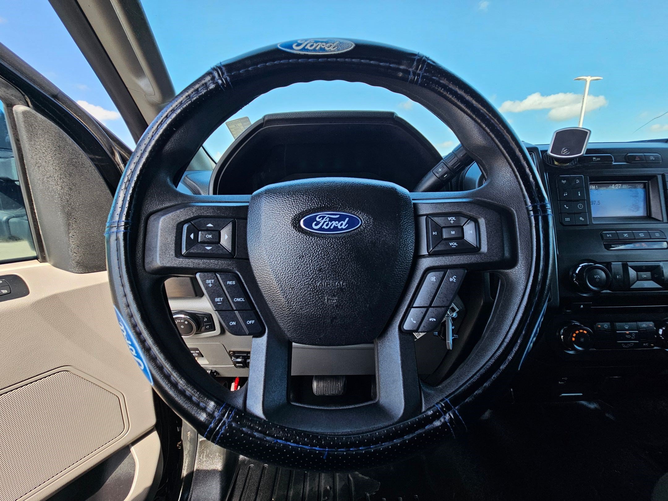 Used 2018 Shadow Black Ford XLT image 14