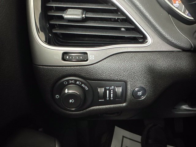 Used 2021 White Jeep Limited image 19