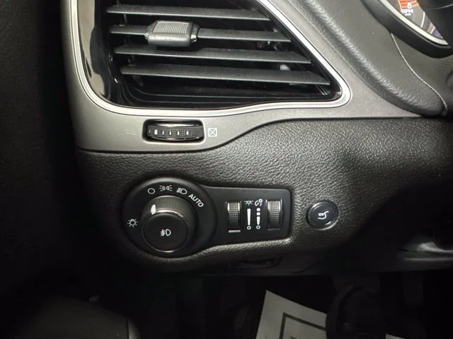 Used 2021 White Jeep Limited image 19