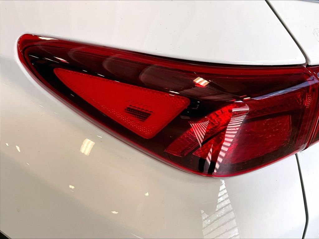 Used 2022 White Hyundai SEL image 35