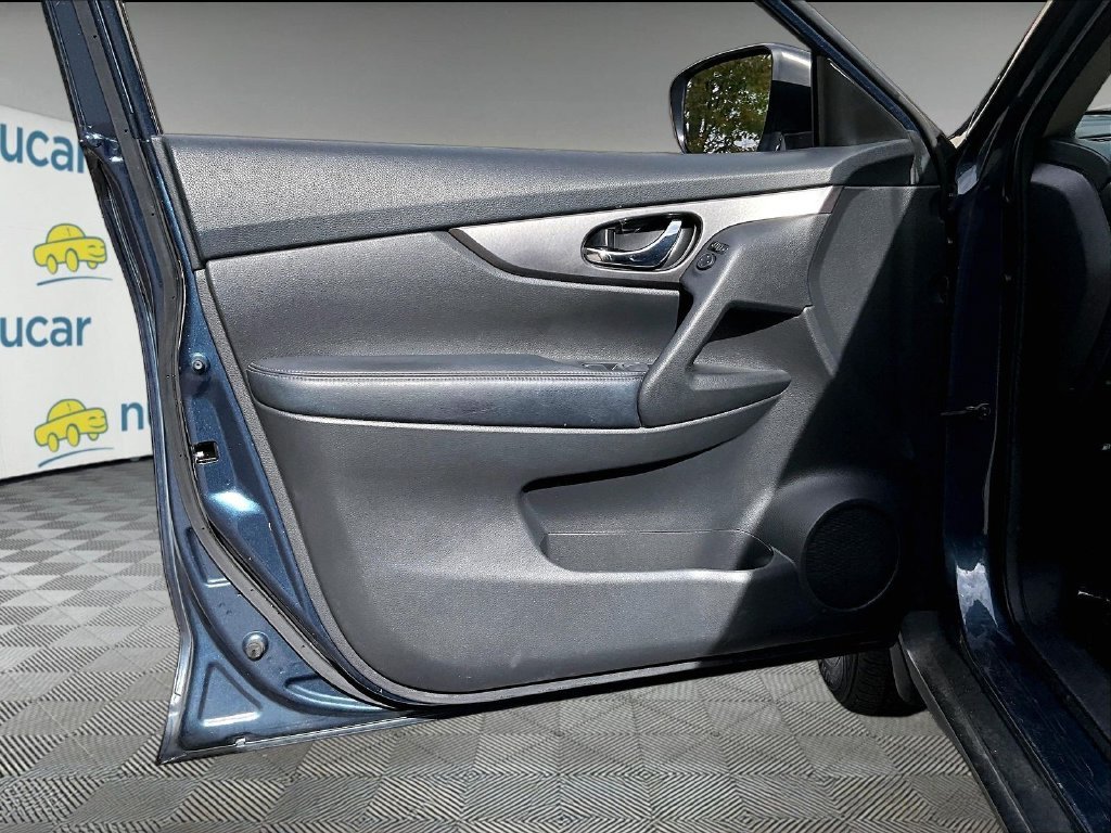 Used 2015 Arctic Blue Metallic Nissan S image 9