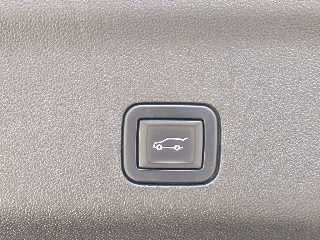 Used 2021 BLACK Chevrolet RST image 33