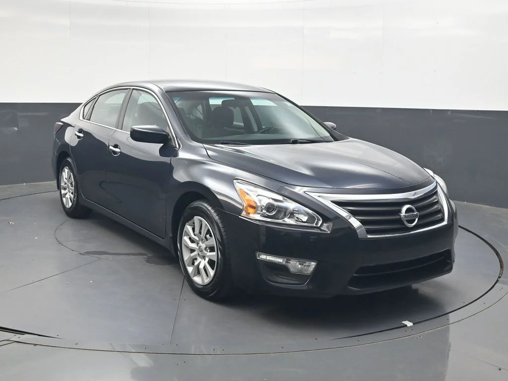 Used 2015 Storm Nissan 2.5 S image 2