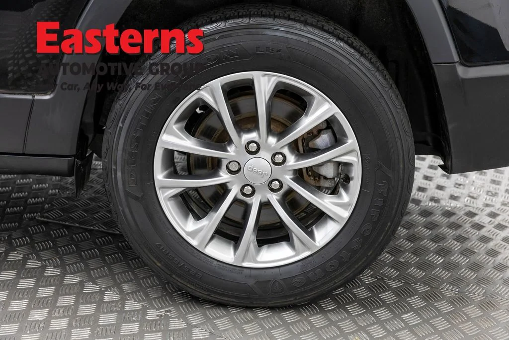 Used 2021 Black Jeep Latitude Plus image 33