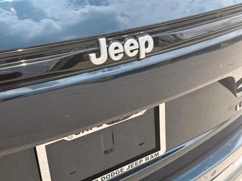 New 2026 Fathom Blue Pearl-Coat Exterior Paint Jeep Limited image 33