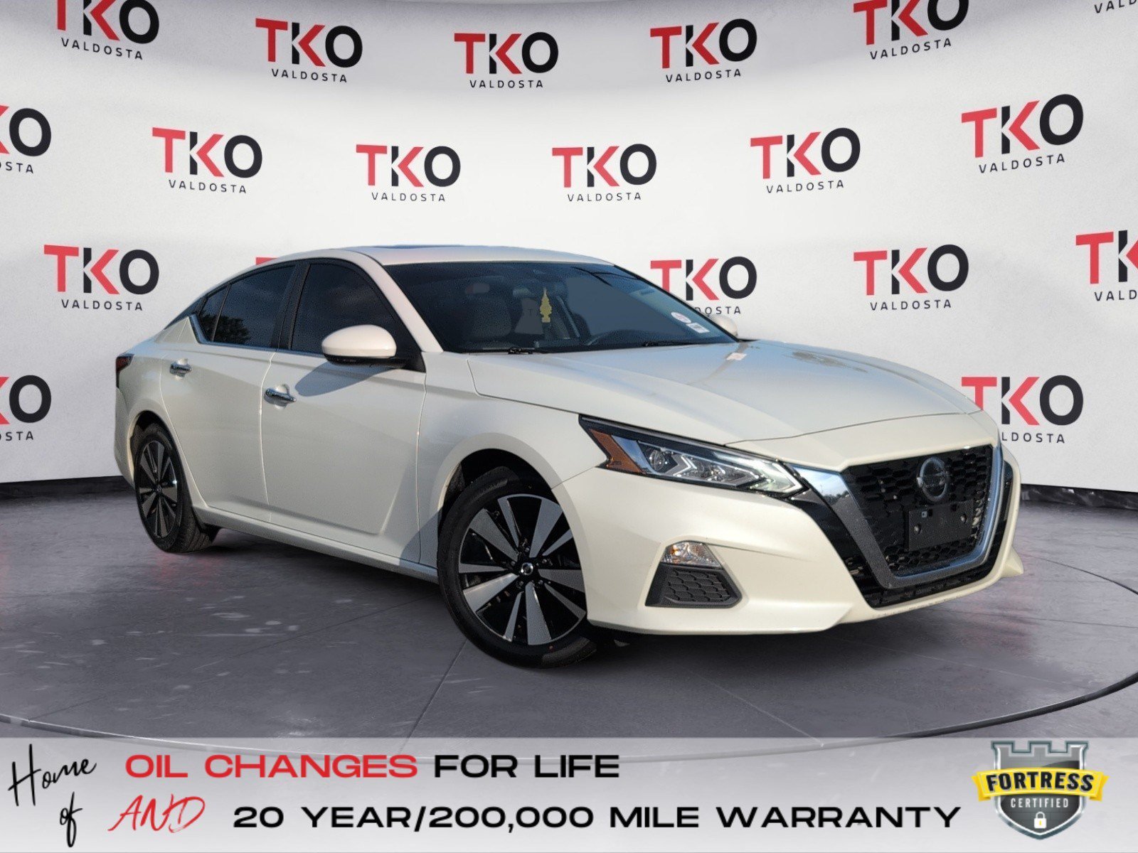 Used 2022 Pearl White Tricoat Nissan 2.5 SV image 1