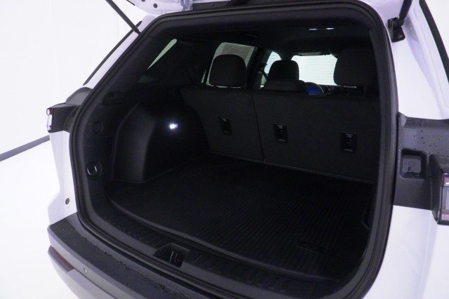 2027 Chevrolet Equinox LT - Photo 8
