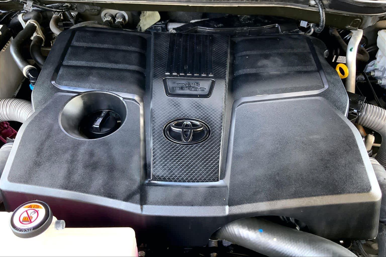 Used 2022 Midnight Black Metallic Toyota SR image 32
