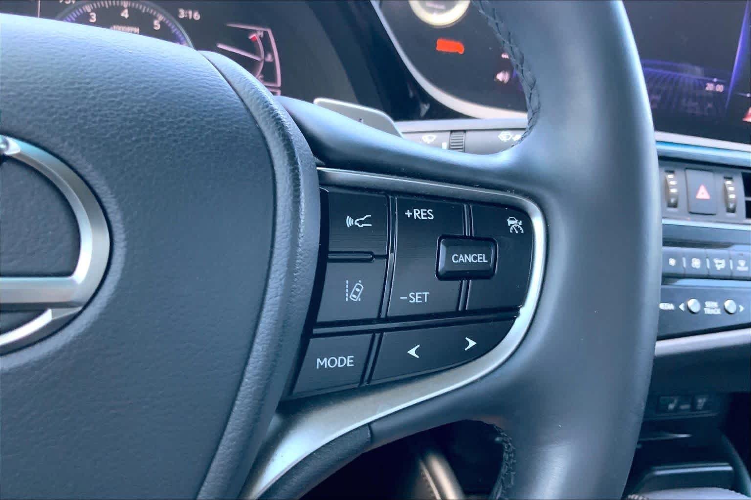 Used 2022 Iridium Lexus  image 24