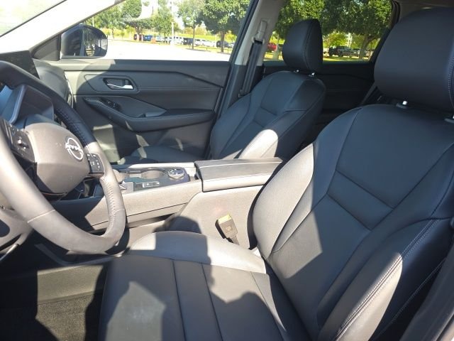 Used 2025 Gray Nissan SL image 6