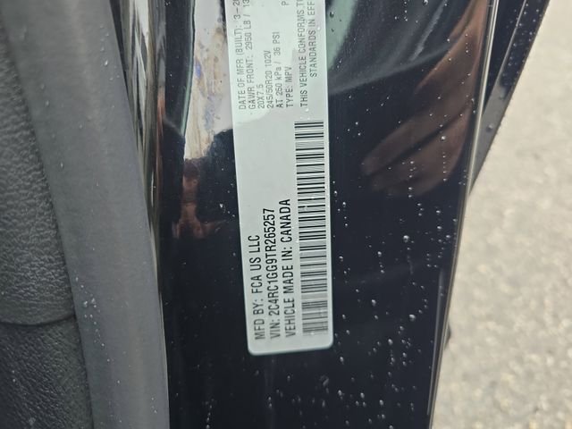 New 2026 Diamond Black Crystal Pearl-Coat Exterior Paint Chrysler Limited image 30